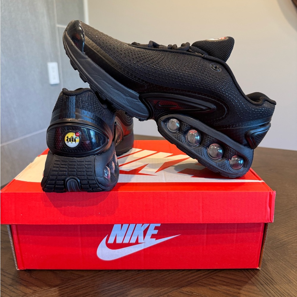 Nike Air Max DN - Picture 2 of 5